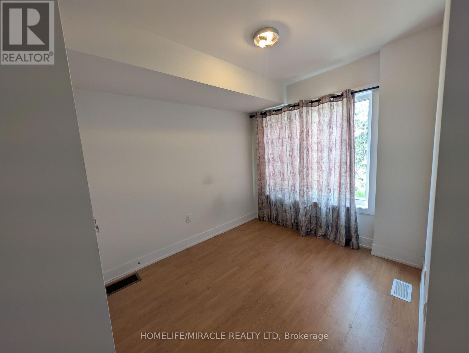 1553 Midland Avenue, Toronto, Ontario  M1P 0G3 - Photo 4 - E13658452