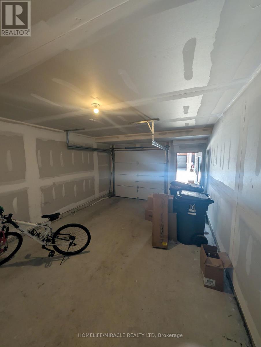 1553 Midland Avenue, Toronto, Ontario  M1P 0G3 - Photo 28 - E13658452
