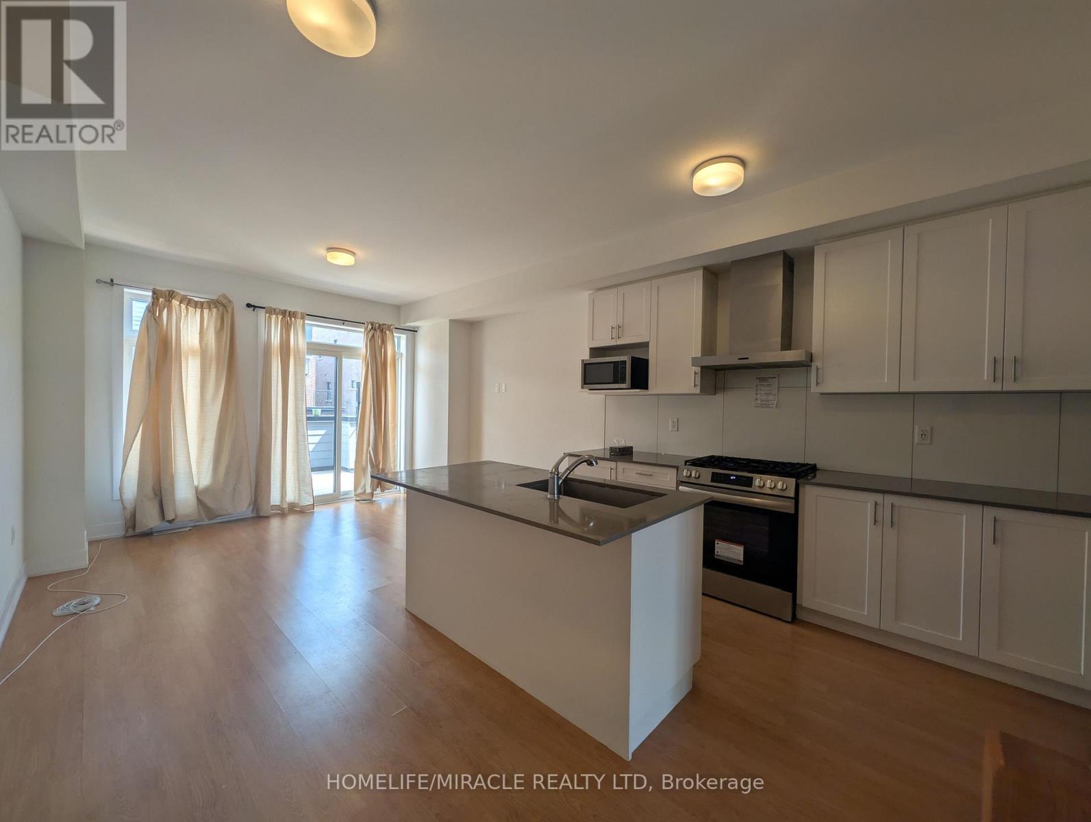 1553 Midland Avenue, Toronto, Ontario  M1P 0G3 - Photo 6 - E13658452