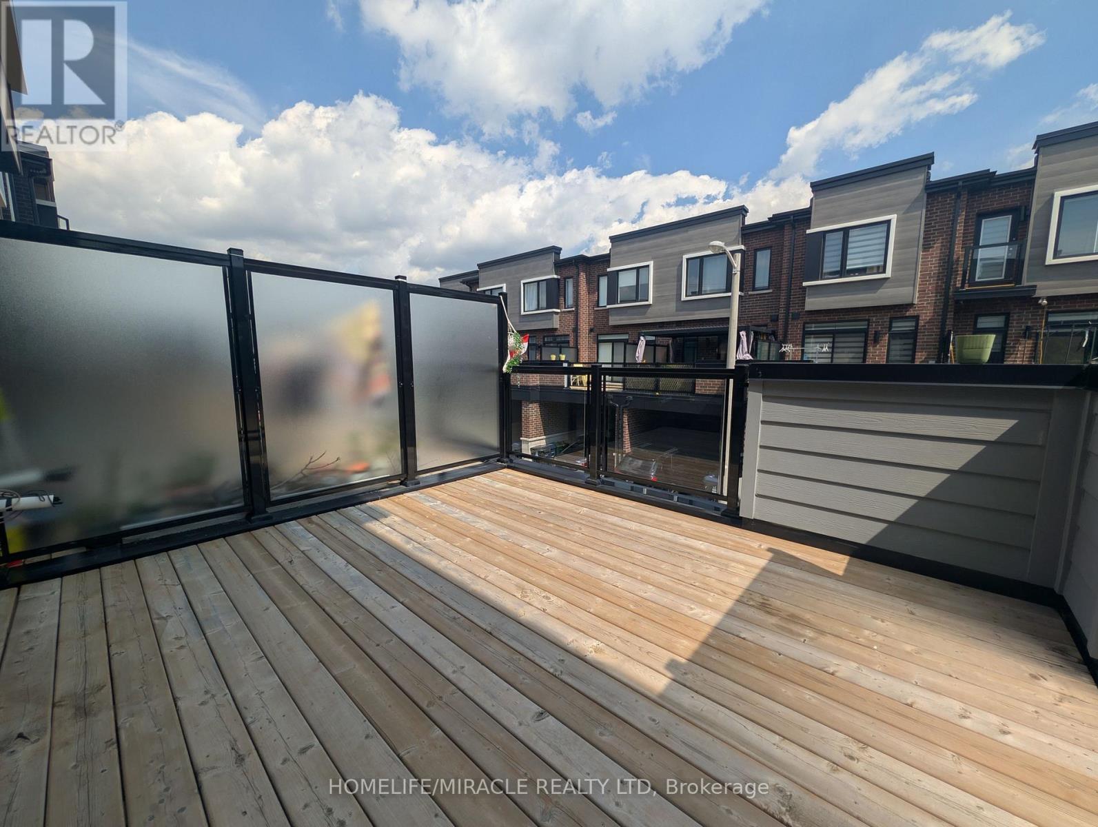 1553 Midland Avenue, Toronto, Ontario  M1P 0G3 - Photo 9 - E13658452