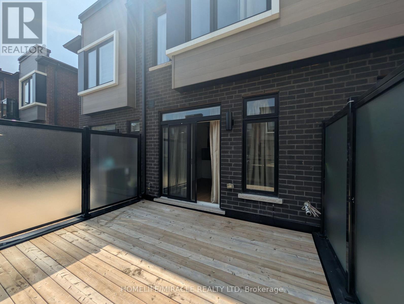 1553 Midland Avenue, Toronto, Ontario  M1P 0G3 - Photo 7 - E13658452