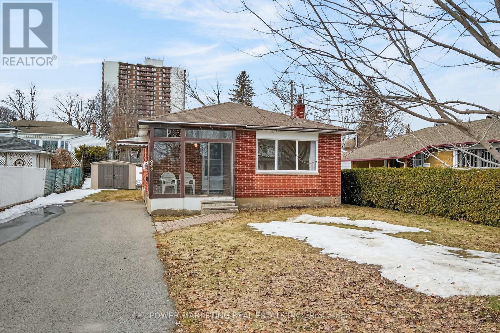 944 EVE STREET, Ottawa, Ontario