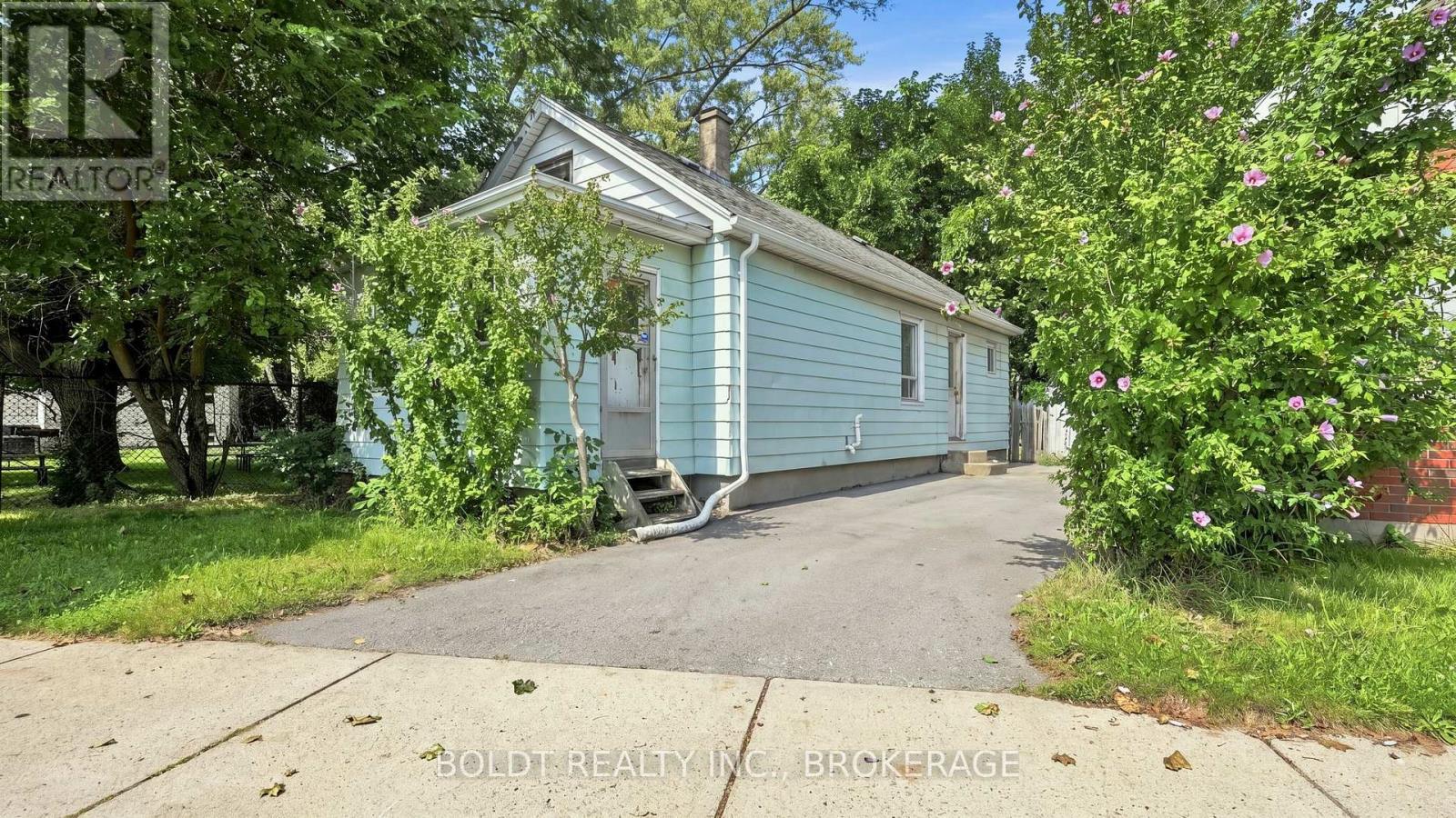 53 CARLTON STREET, St. Catharines, Ontario