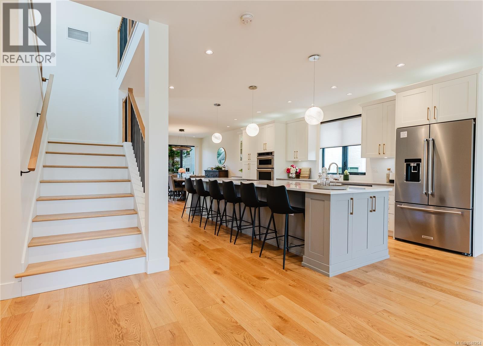 63 Boyd St, Victoria, British Columbia  V8V 2C8 - Photo 4 - 1048254