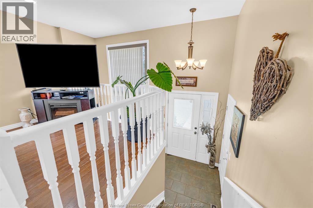 51 Anfred, Leamington, Ontario  N8H 5L3 - Photo 3 - 26021808