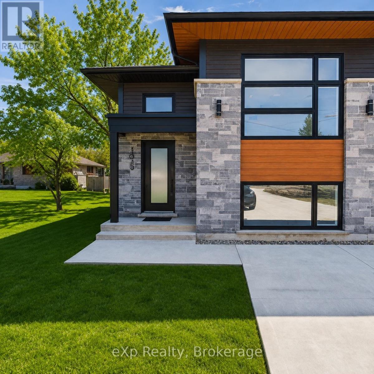 1085 Sutton Street, Kincardine, Ontario  N2X 2G1 - Photo 1 - X13753088