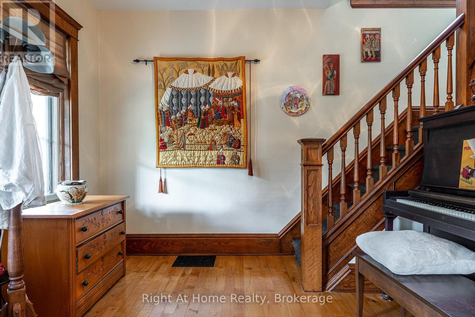 142 Elizabeth Street, Stratford, Ontario  N5A 4Z3 - Photo 3 - X13753154