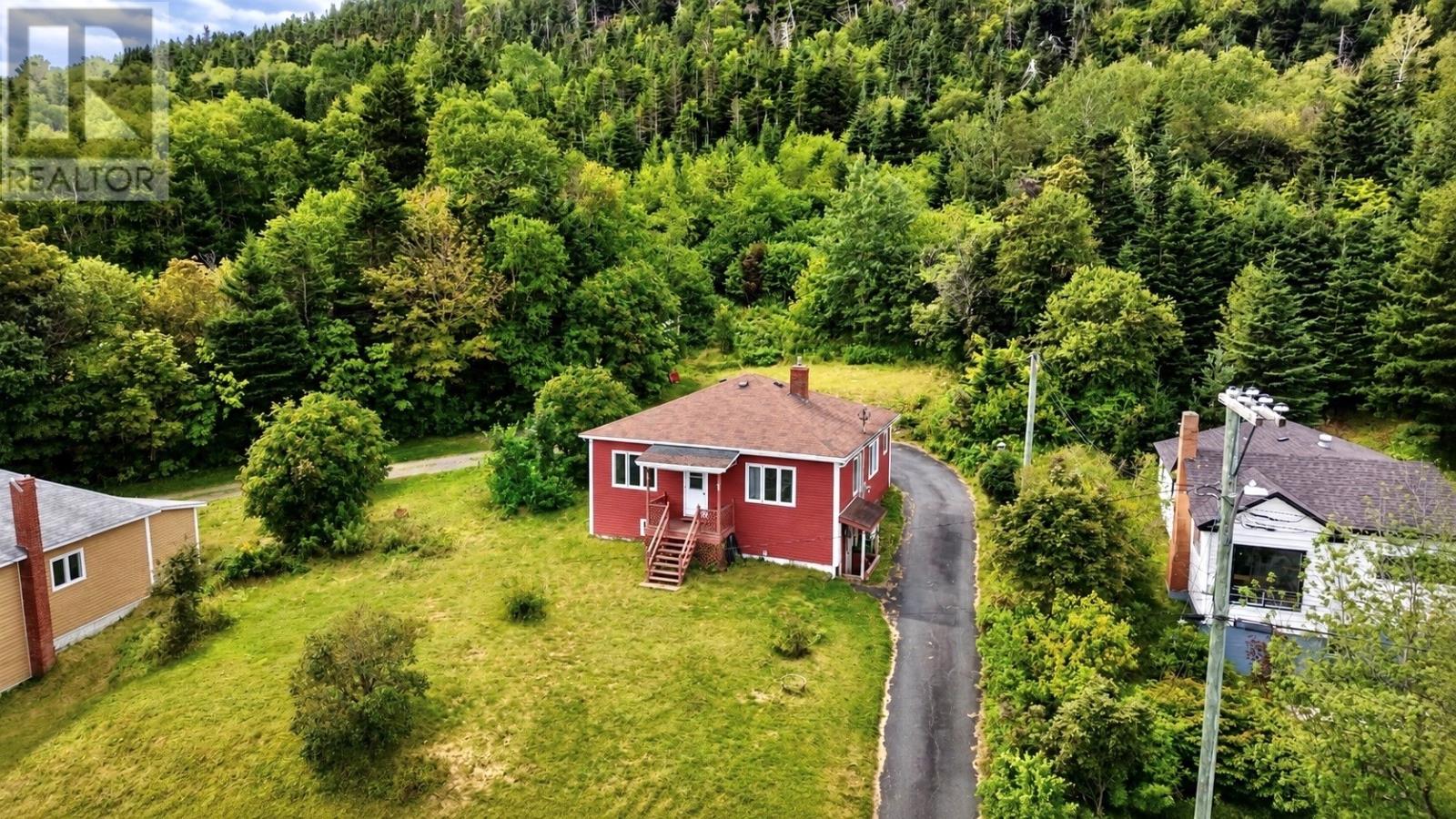 94 Memorial Drive, Clatrenville — photo 2