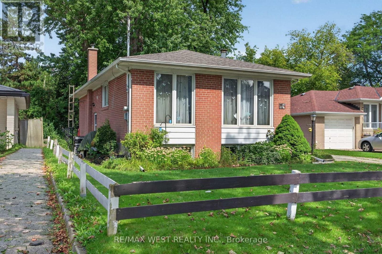 270 Homewood Avenue, Toronto, Ontario  M2R 2N3 - Photo 2 - C13753044