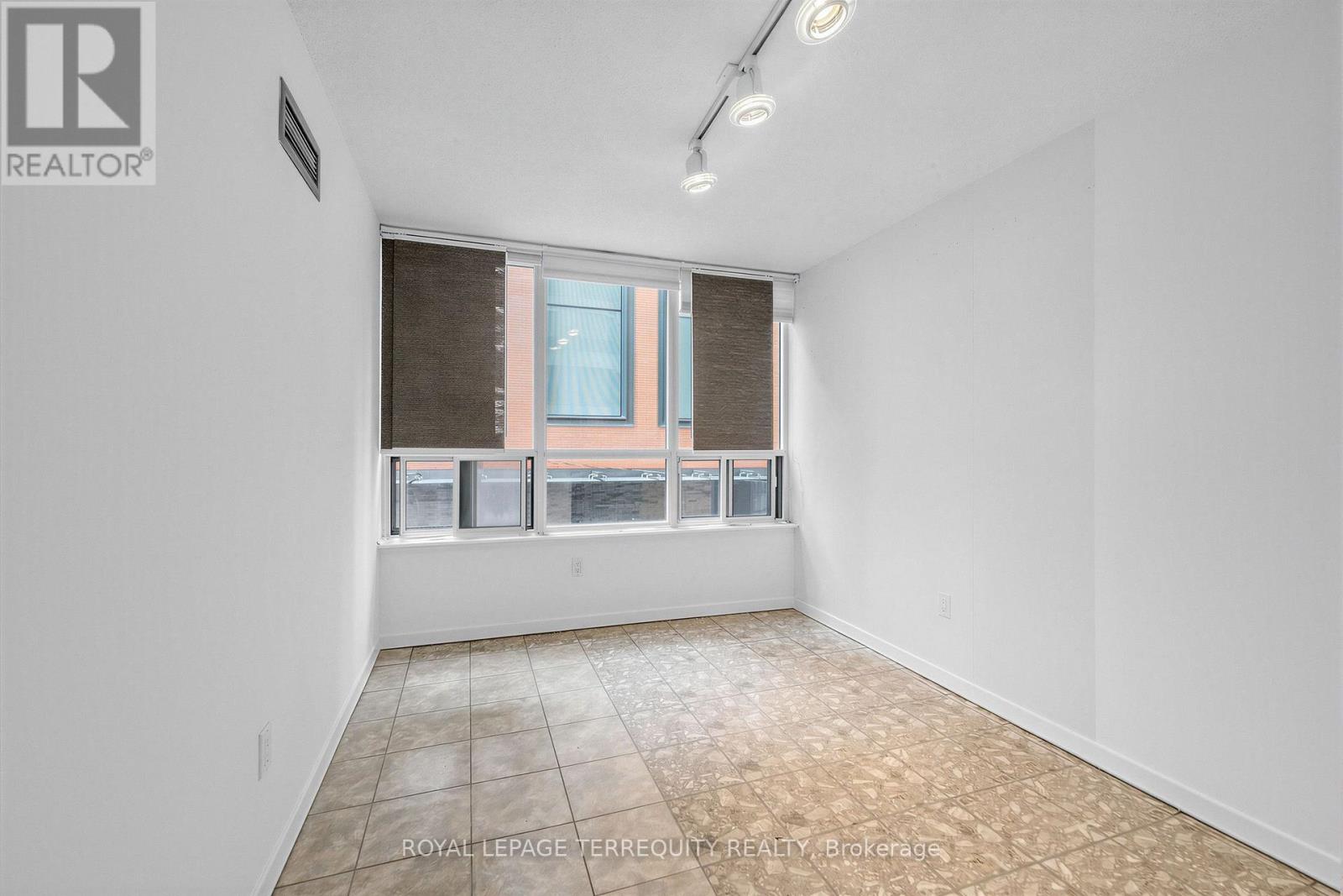 210 - 25 Maitland Street, Toronto, Ontario  M4Y 2W1 - Photo 16 - C13753232