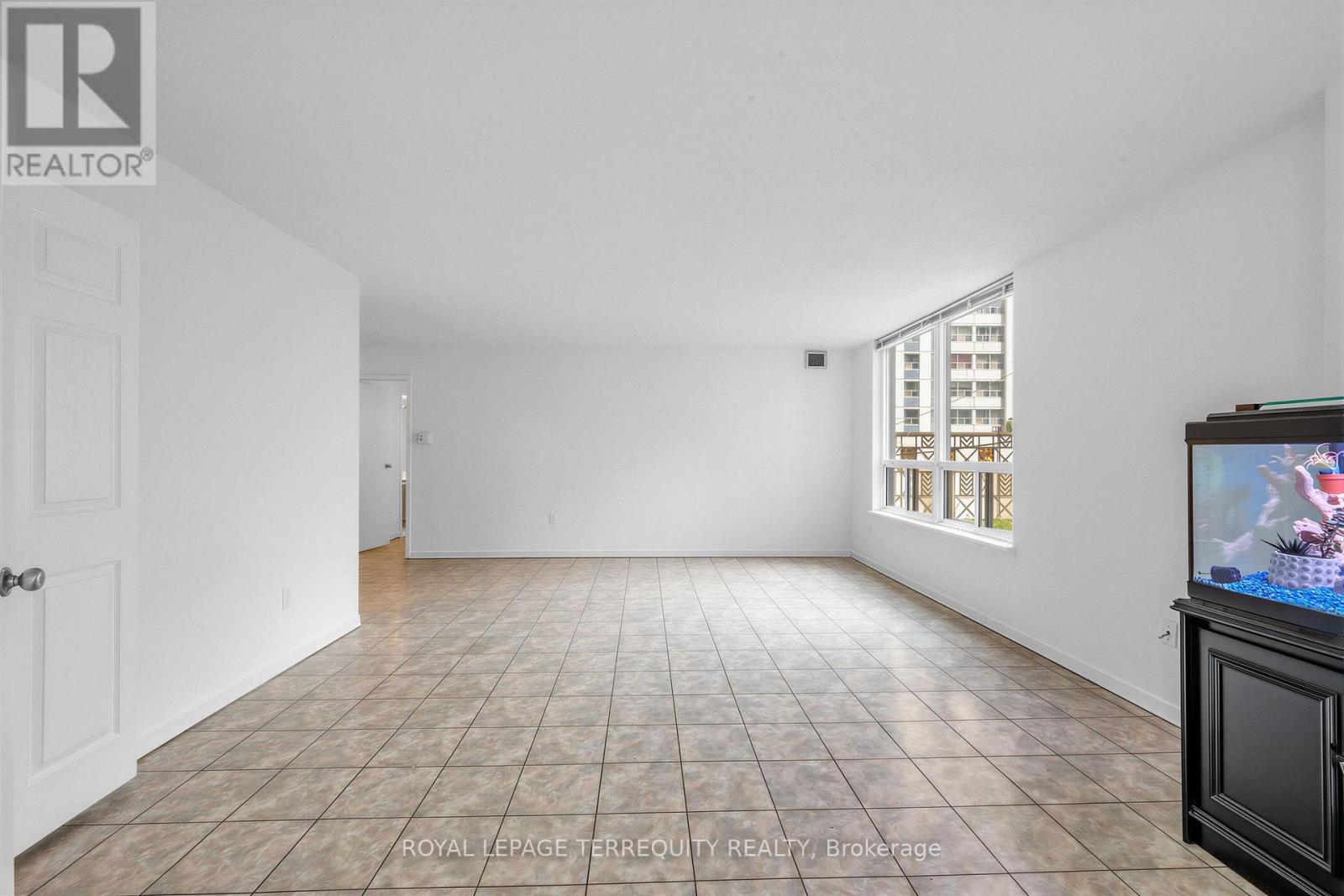210 - 25 Maitland Street, Toronto, Ontario  M4Y 2W1 - Photo 4 - C13753232