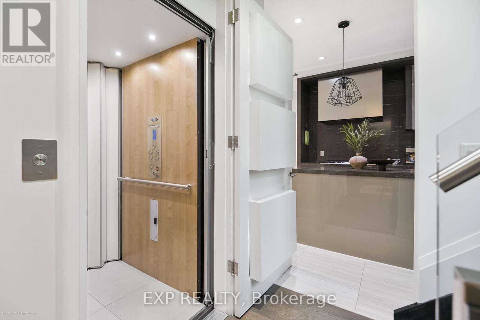 1084 Bay Street, Toronto, Ontario M5S 0A3 - Photo 32 - C13753328