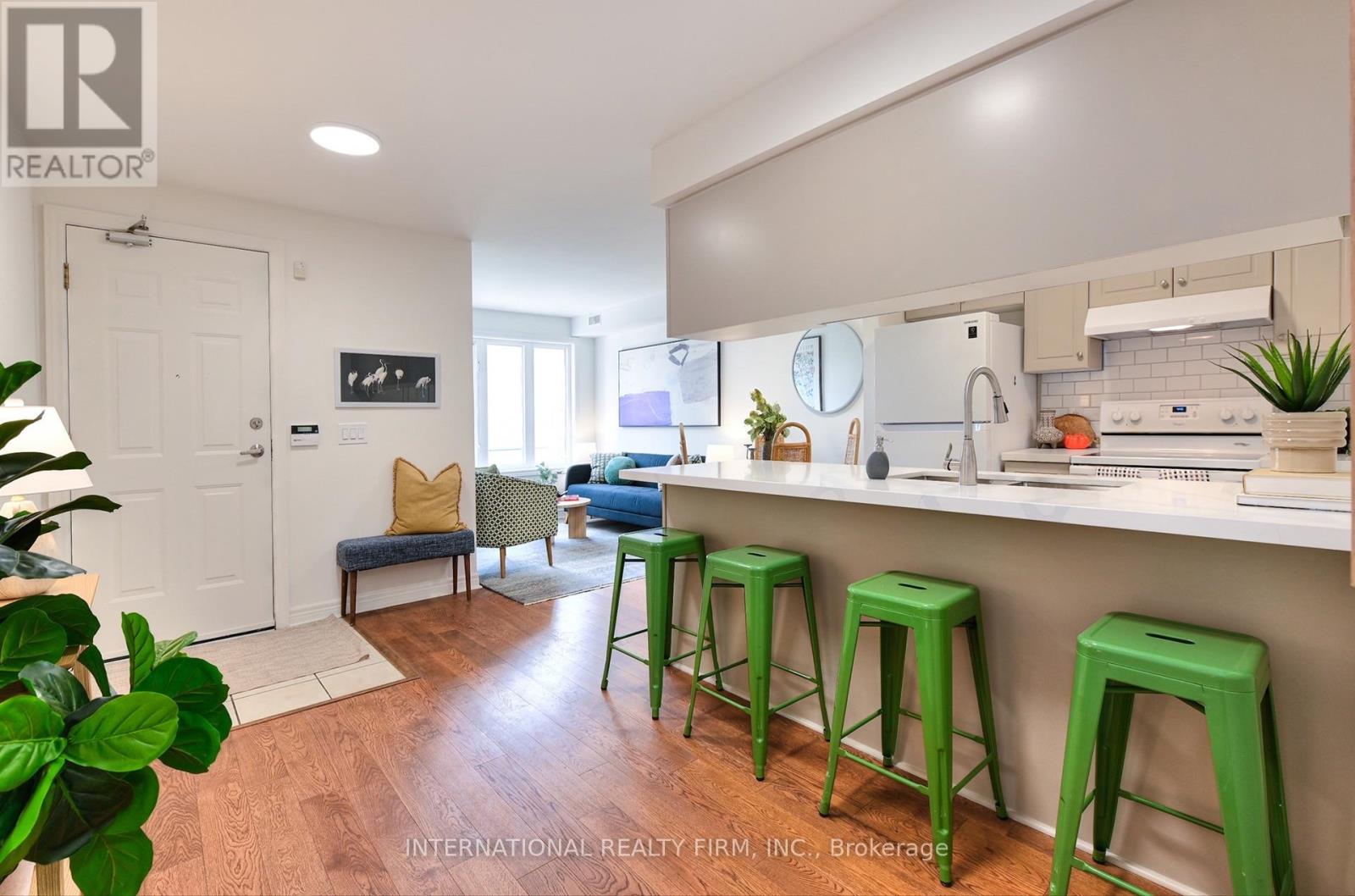 201 - 60 Aerodrome Crescent, Toronto, Ontario  M4G 4J1 - Photo 3 - C13753362
