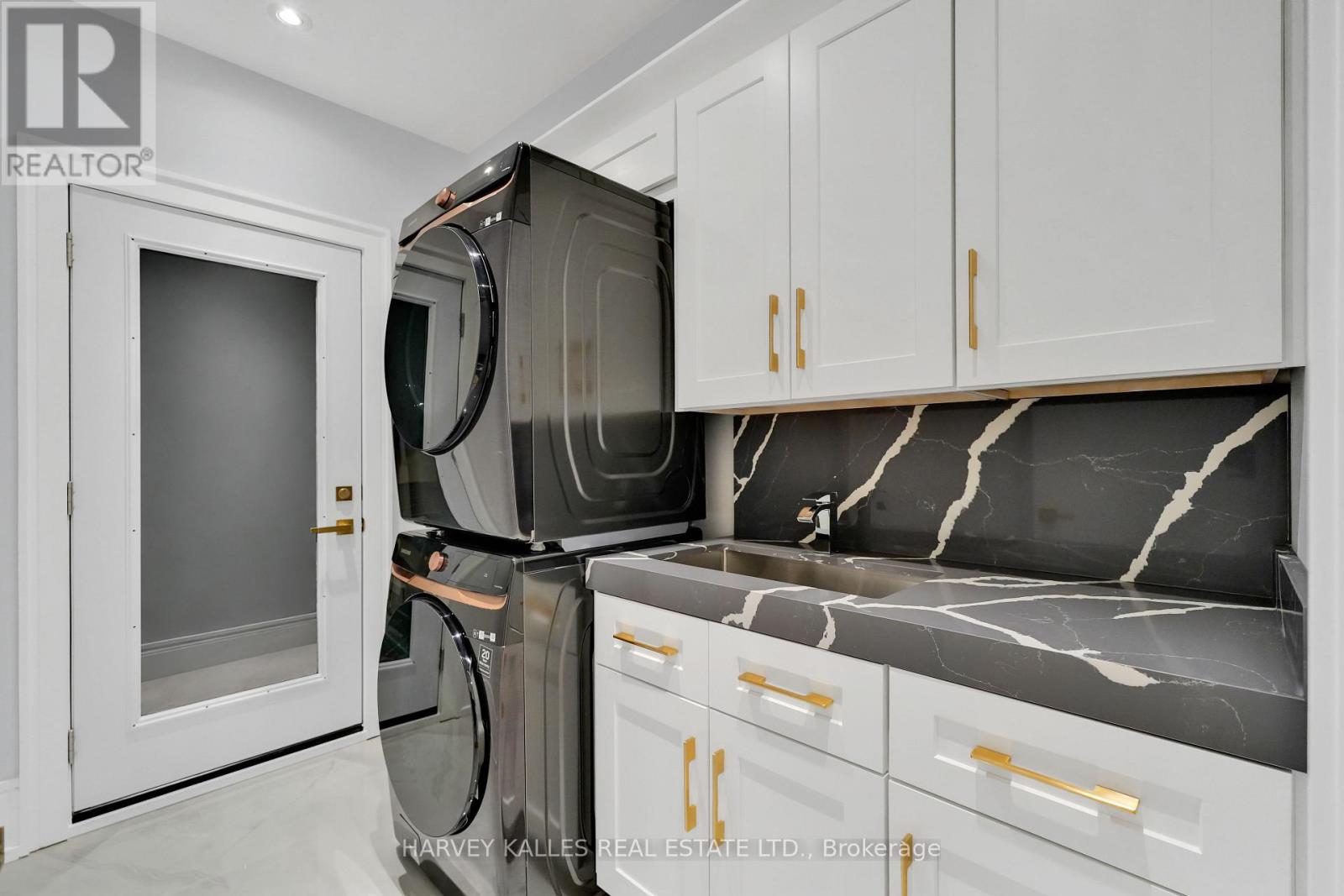 615 Briar Hill Avenue, Toronto, Ontario  M5N 1N4 - Photo 32 - C13753418