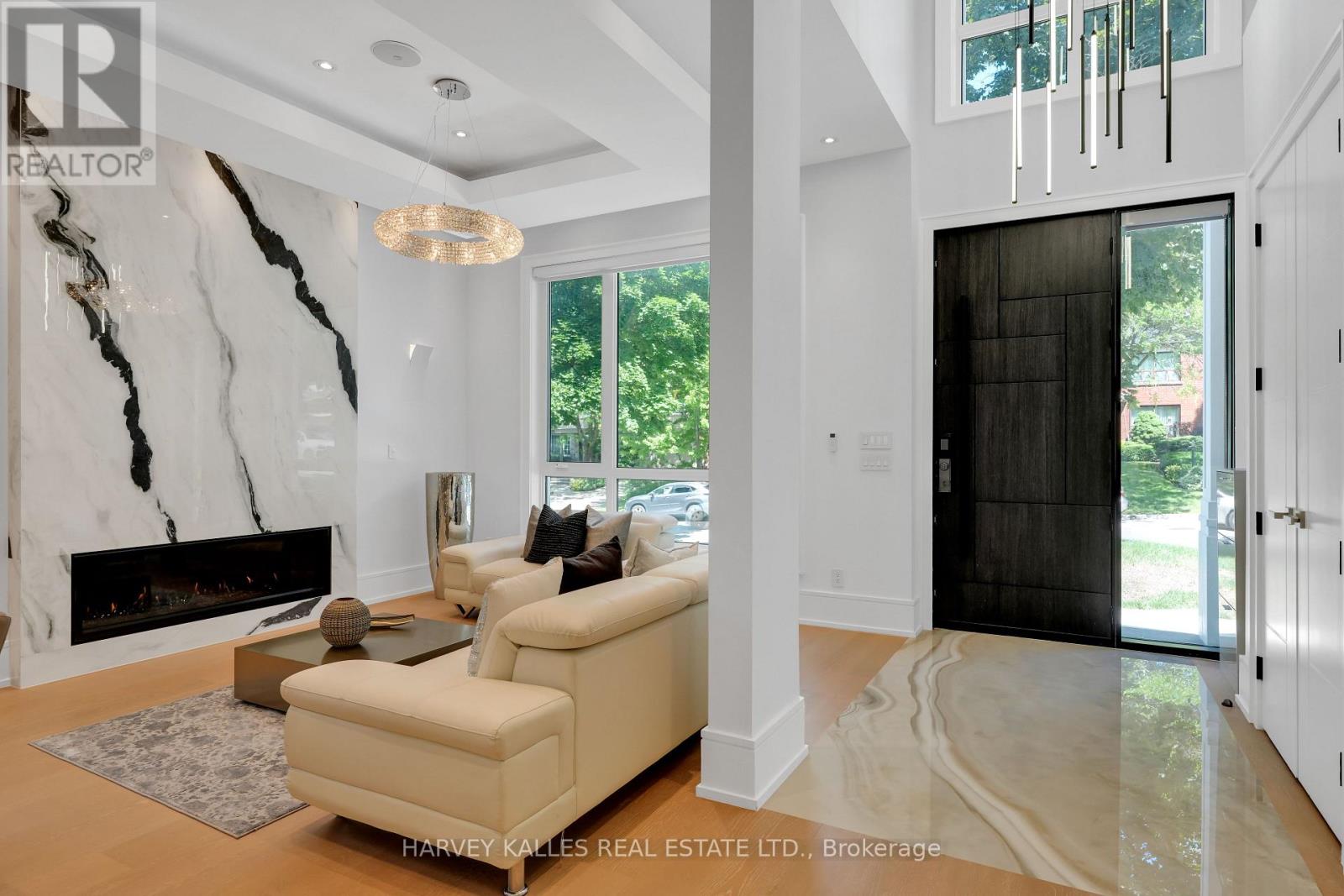 615 Briar Hill Avenue, Toronto, Ontario  M5N 1N4 - Photo 5 - C13753418