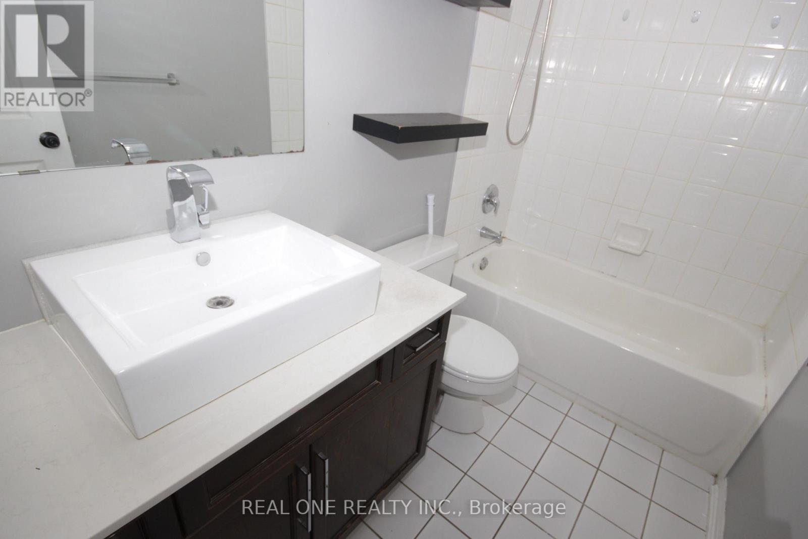 12 Bonello Crescent, Whitby, Ontario  L1R 3N6 - Photo 15 - E13753080