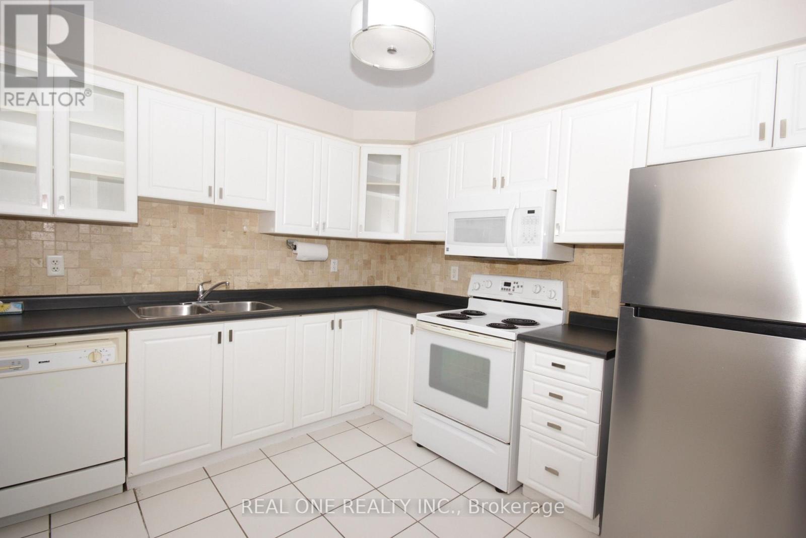 12 Bonello Crescent, Whitby, Ontario  L1R 3N6 - Photo 6 - E13753080