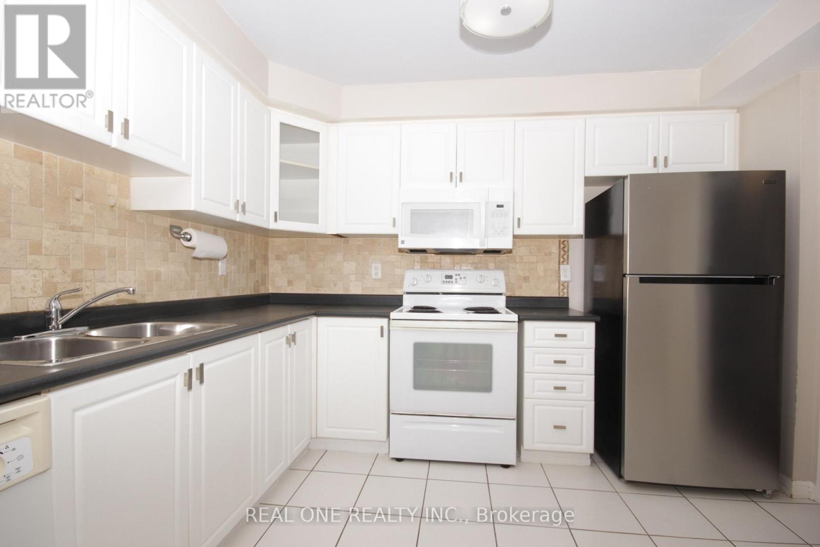 12 Bonello Crescent, Whitby, Ontario  L1R 3N6 - Photo 7 - E13753080