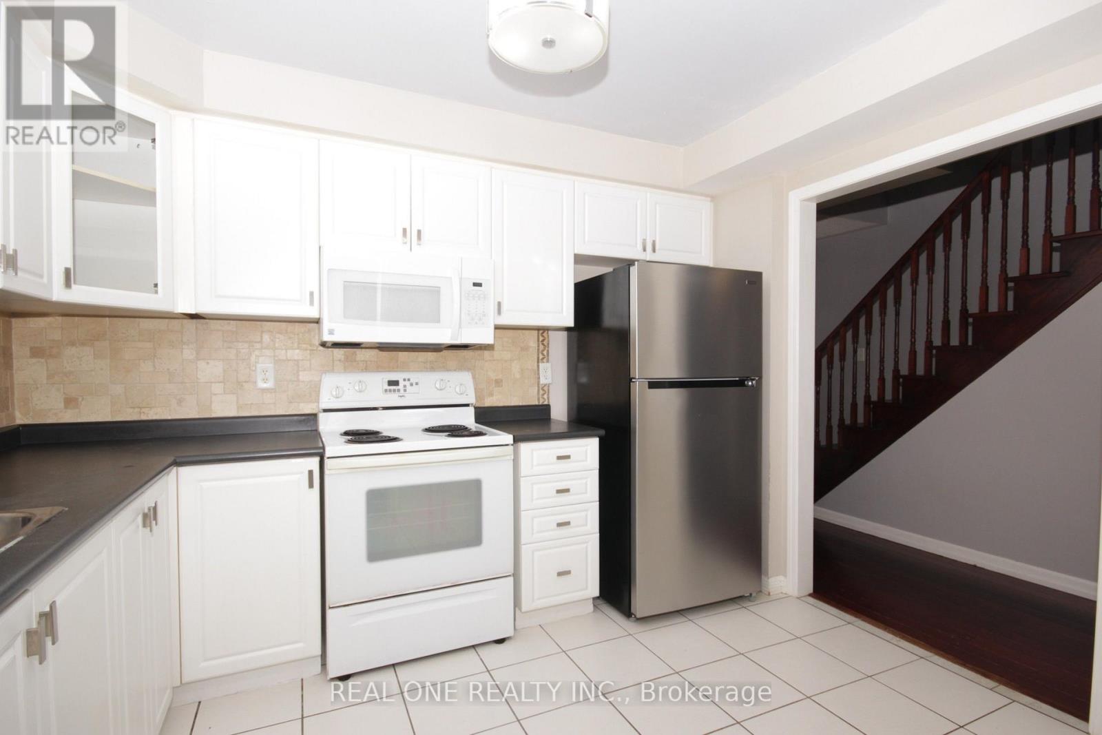 12 Bonello Crescent, Whitby, Ontario  L1R 3N6 - Photo 9 - E13753080