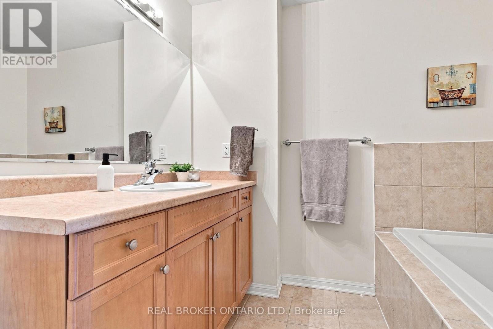 8 Ayers Crescent, Toronto, Ontario  M1L 0G6 - Photo 17 - E13753174