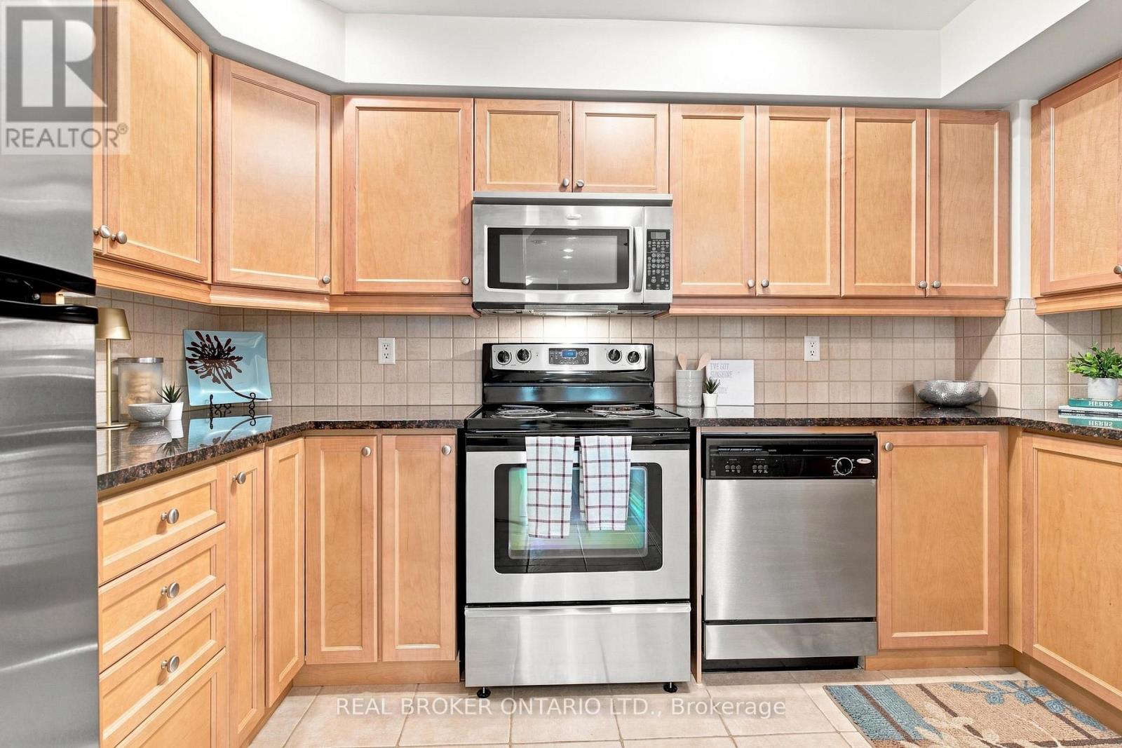 8 Ayers Crescent, Toronto, Ontario  M1L 0G6 - Photo 7 - E13753174