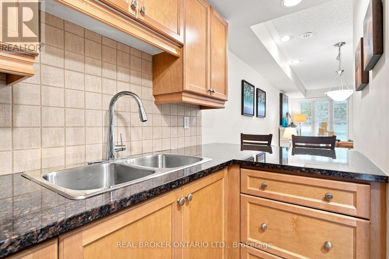 8 Ayers Crescent, Toronto, Ontario  M1L 0G6 - Photo 9 - E13753174
