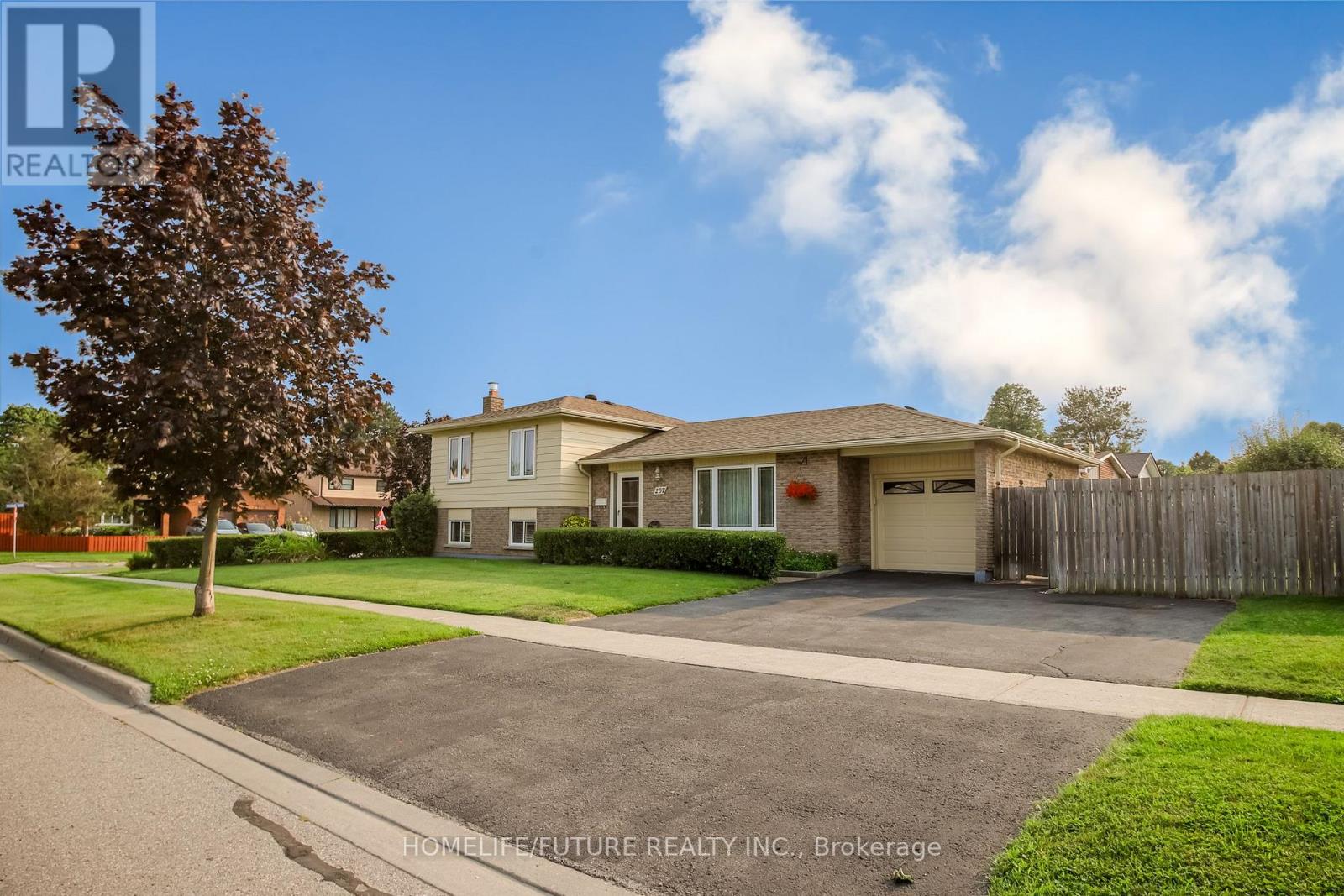 207 MICHAEL BOULEVARD, Whitby, Ontario