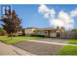207 MICHAEL BOULEVARD, Whitby, Ontario