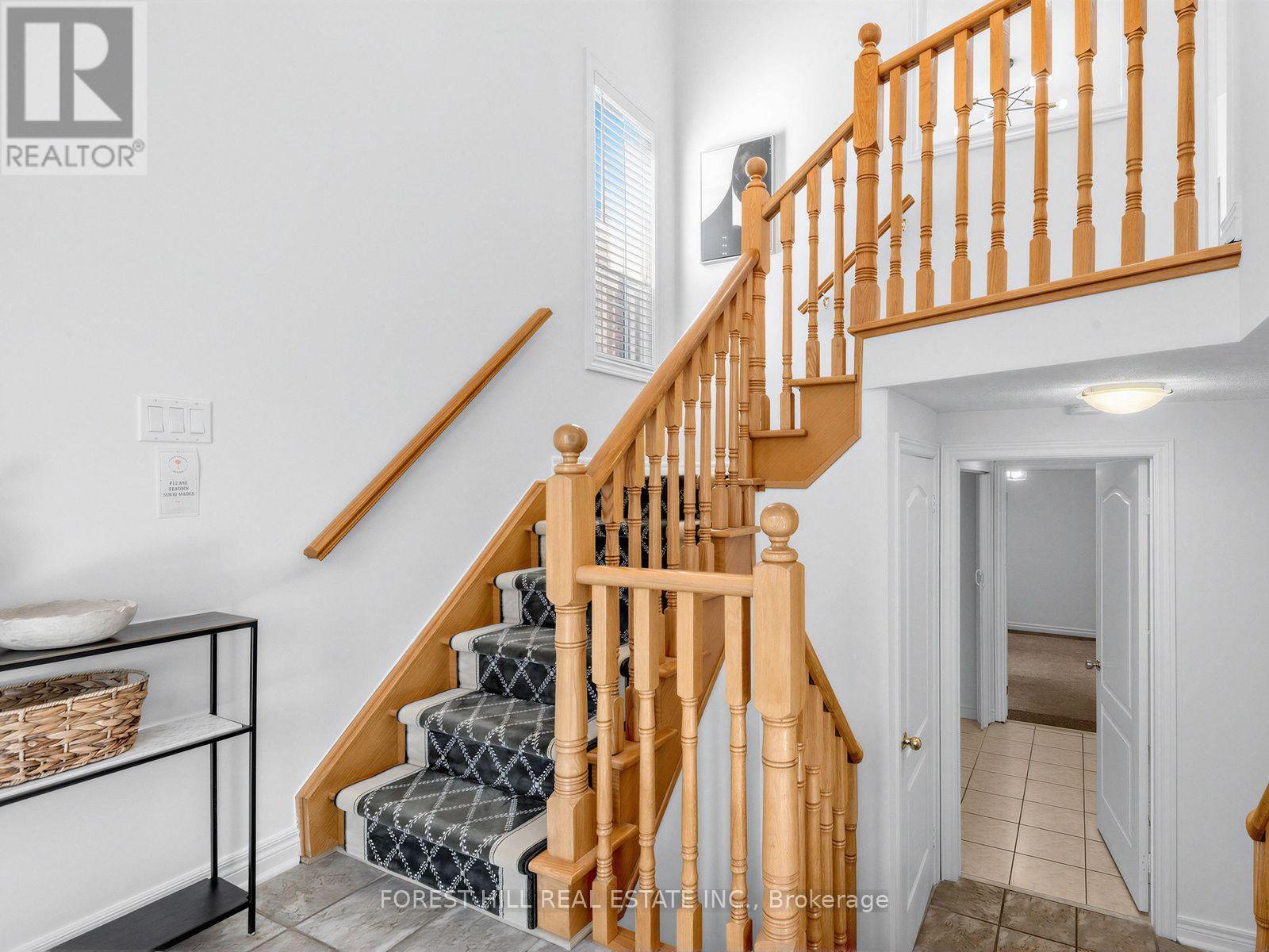 43 Pepperberry Road, Vaughan, Ontario  L4J 8W9 - Photo 4 - N13753286