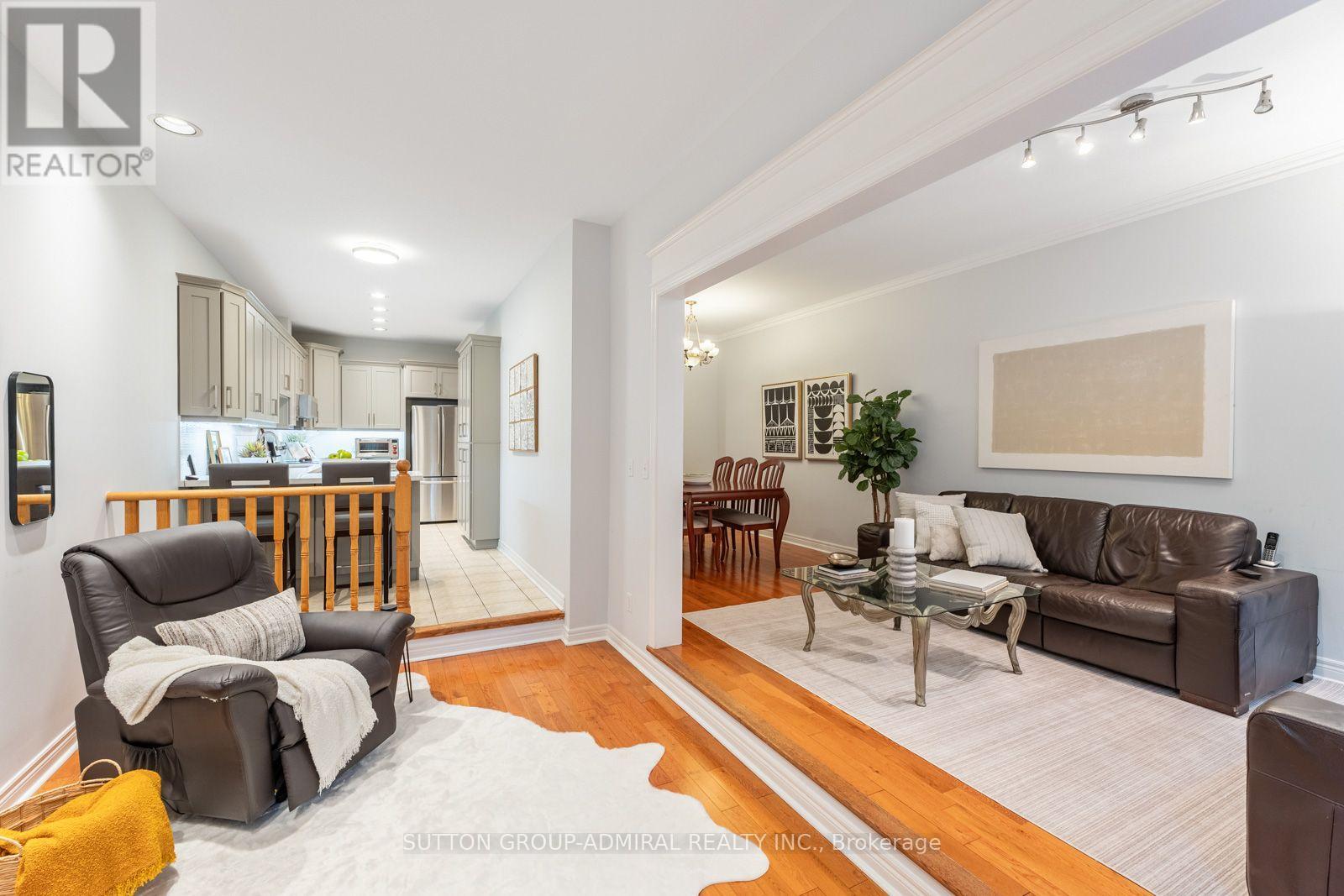 37 Kingsbridge Circle, Vaughan, Ontario  L4J 8N8 - Photo 10 - N13753354