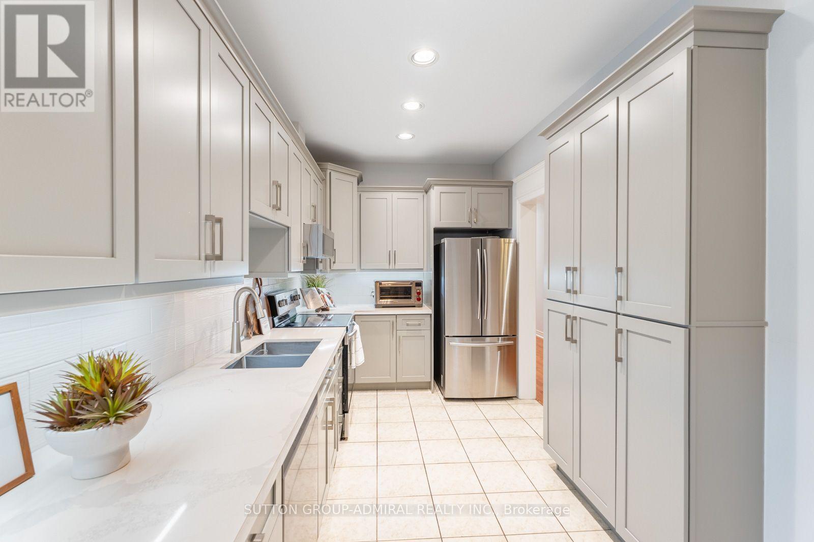37 Kingsbridge Circle, Vaughan, Ontario  L4J 8N8 - Photo 12 - N13753354