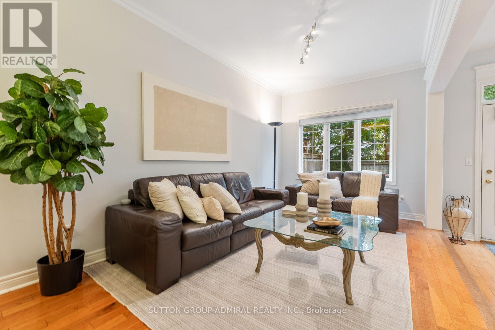 37 Kingsbridge Circle, Vaughan, Ontario  L4J 8N8 - Photo 5 - N13753354