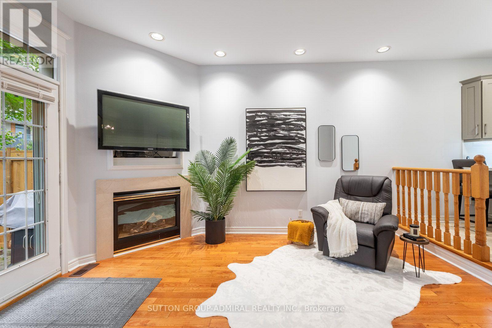 37 Kingsbridge Circle, Vaughan, Ontario  L4J 8N8 - Photo 8 - N13753354