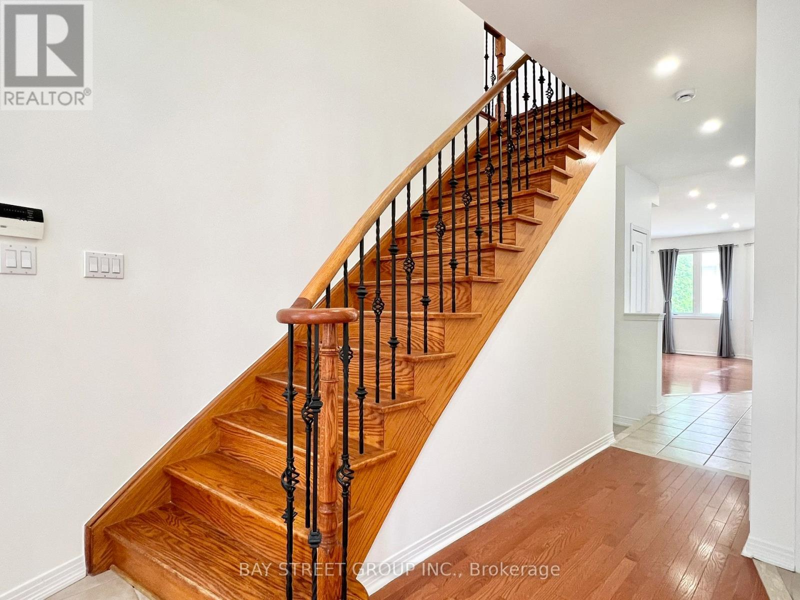 26 Whitford Road, Markham, Ontario  L6C 2J2 - Photo 5 - N13753372