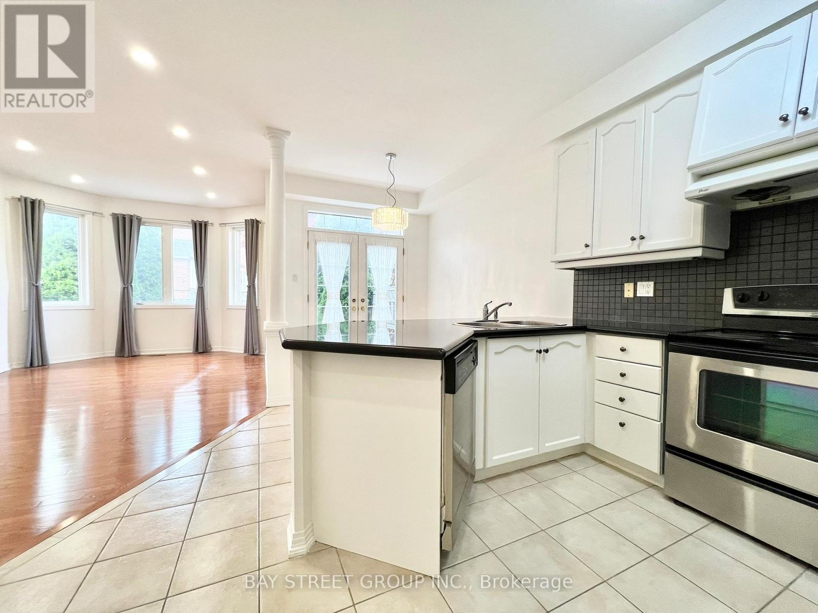 26 Whitford Road, Markham, Ontario  L6C 2J2 - Photo 7 - N13753372