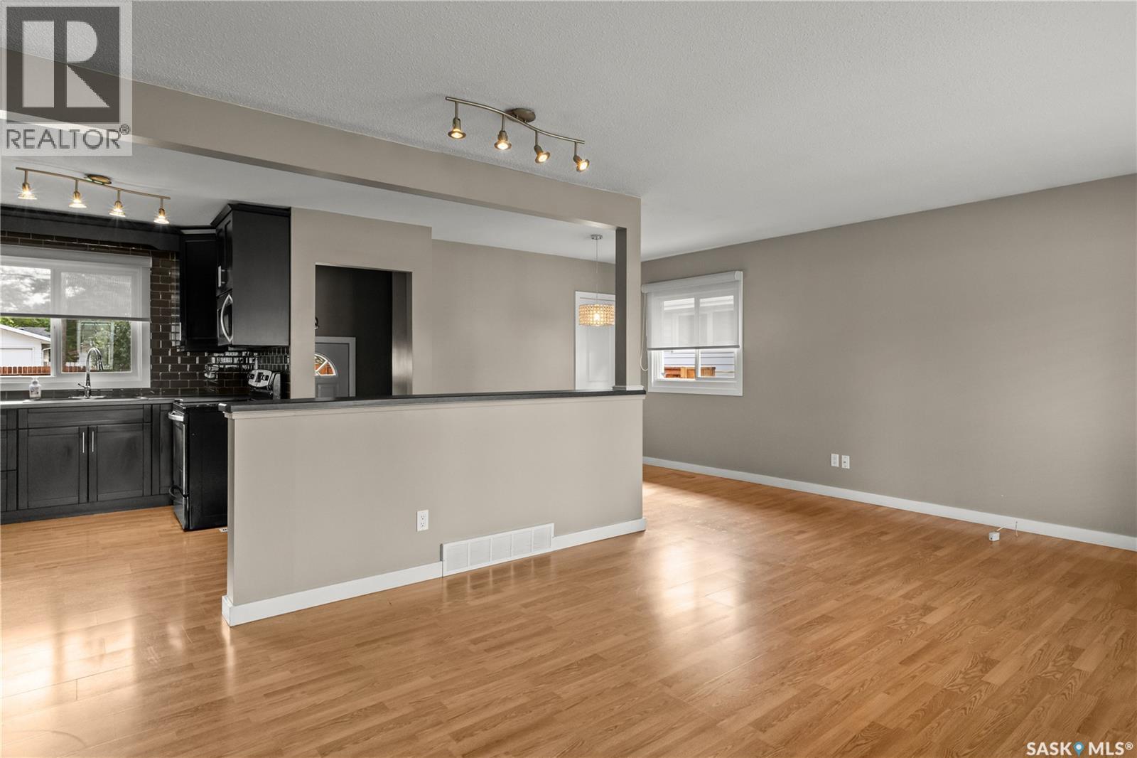324 Y Avenue N, Saskatoon, Saskatchewan  S7L 3K9 - Photo 3 - SK047744