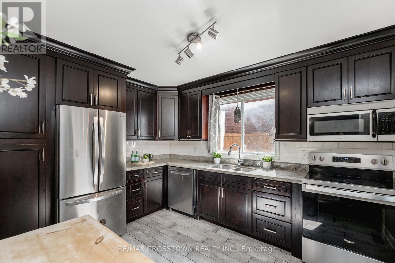 63 Oakridge Drive, Barrie, Ontario  L4N 5N6 - Photo 11 - S13753146