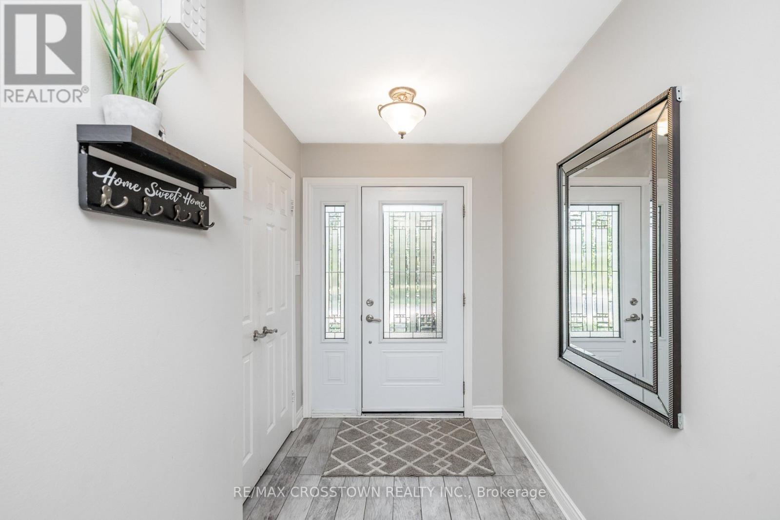 63 Oakridge Drive, Barrie, Ontario  L4N 5N6 - Photo 4 - S13753146