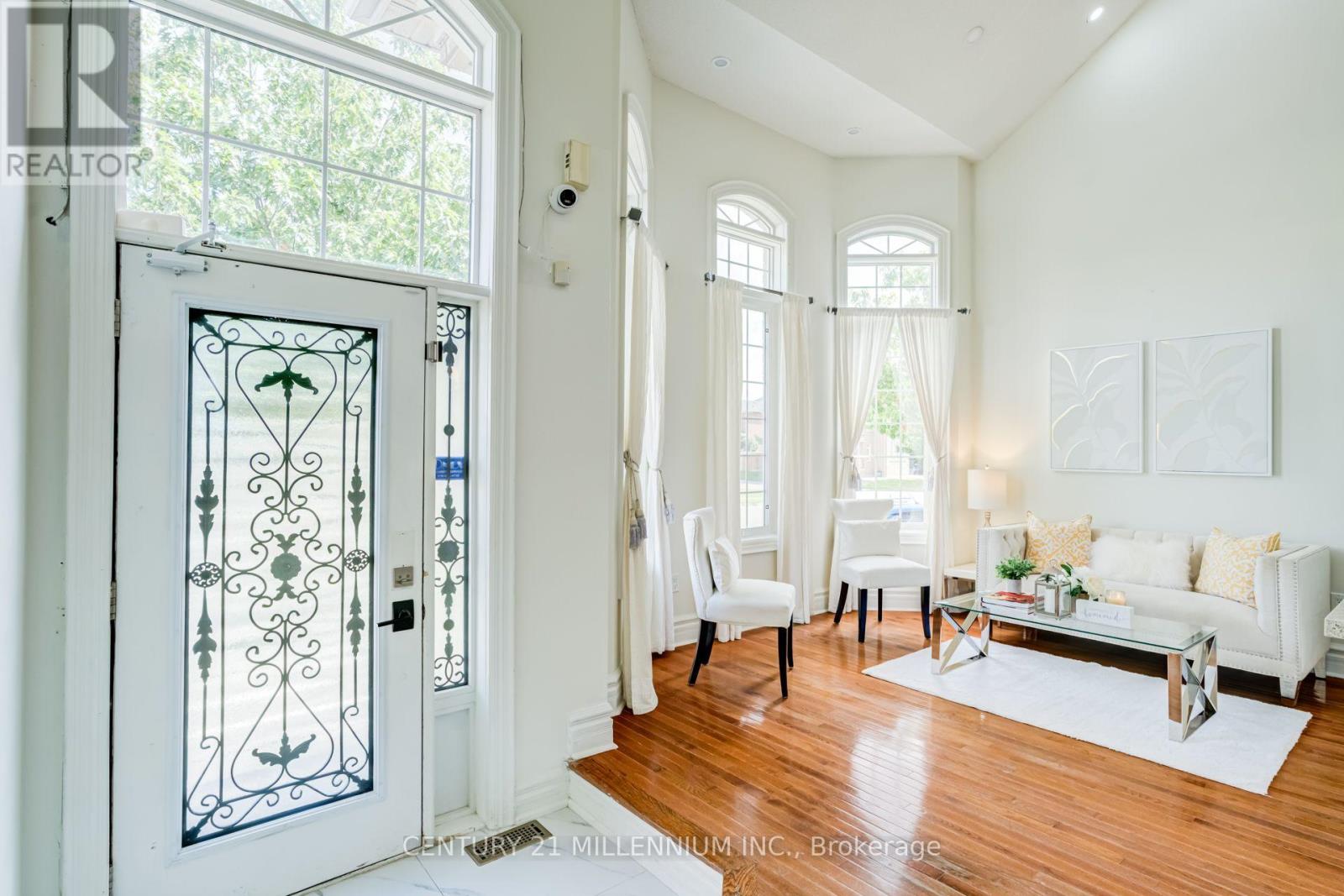 102 Southlake Boulevard, Brampton, Ontario  L6V 4P2 - Photo 4 - W13753052