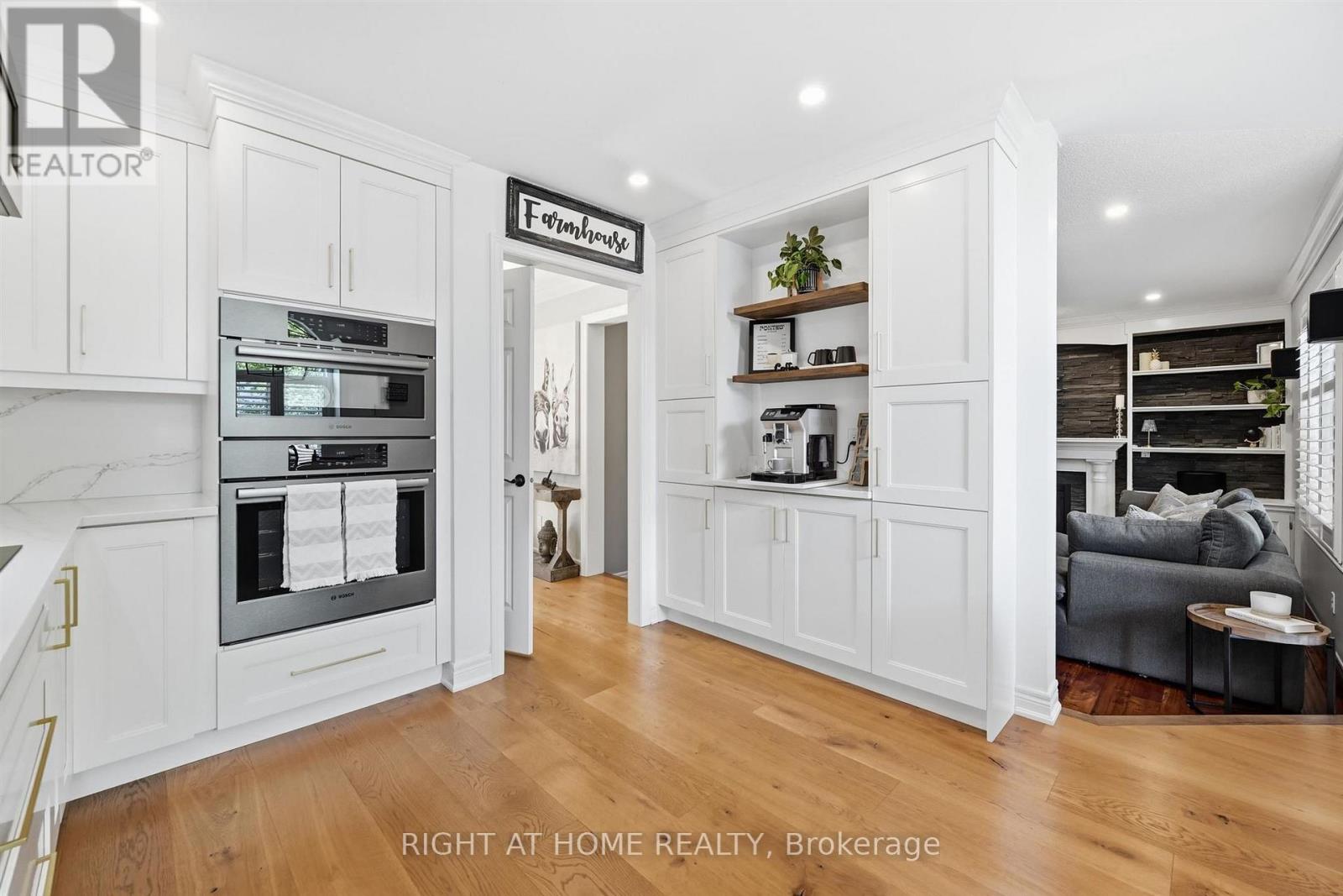 509 Larkspur Lane, Burlington, Ontario  L7T 4L8 - Photo 11 - W13753076