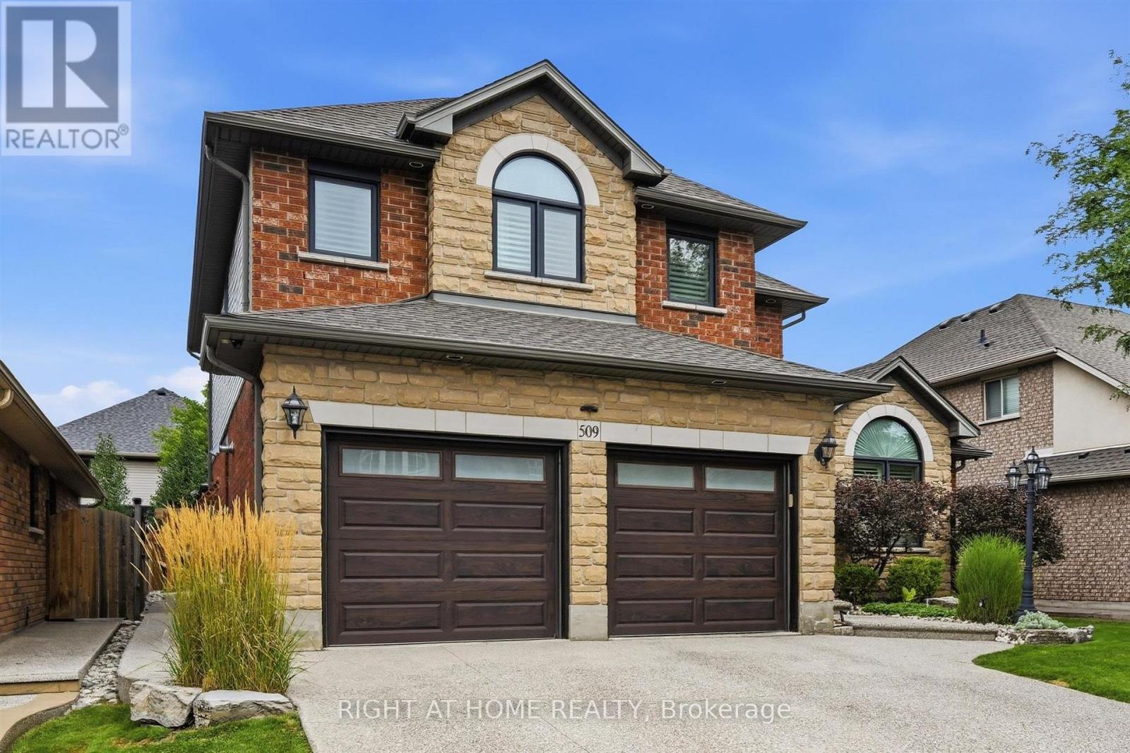 509 Larkspur Lane, Burlington, Ontario  L7T 4L8 - Photo 2 - W13753076