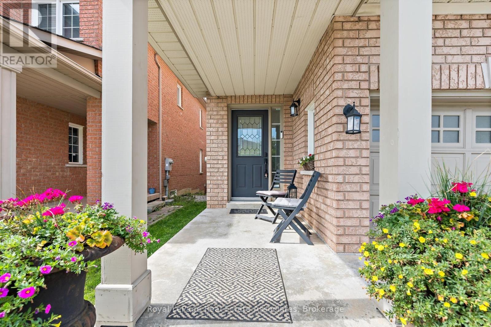 1069 Knotty Pine Grove, Mississauga, Ontario  L5W 1J6 - Photo 3 - W13753126