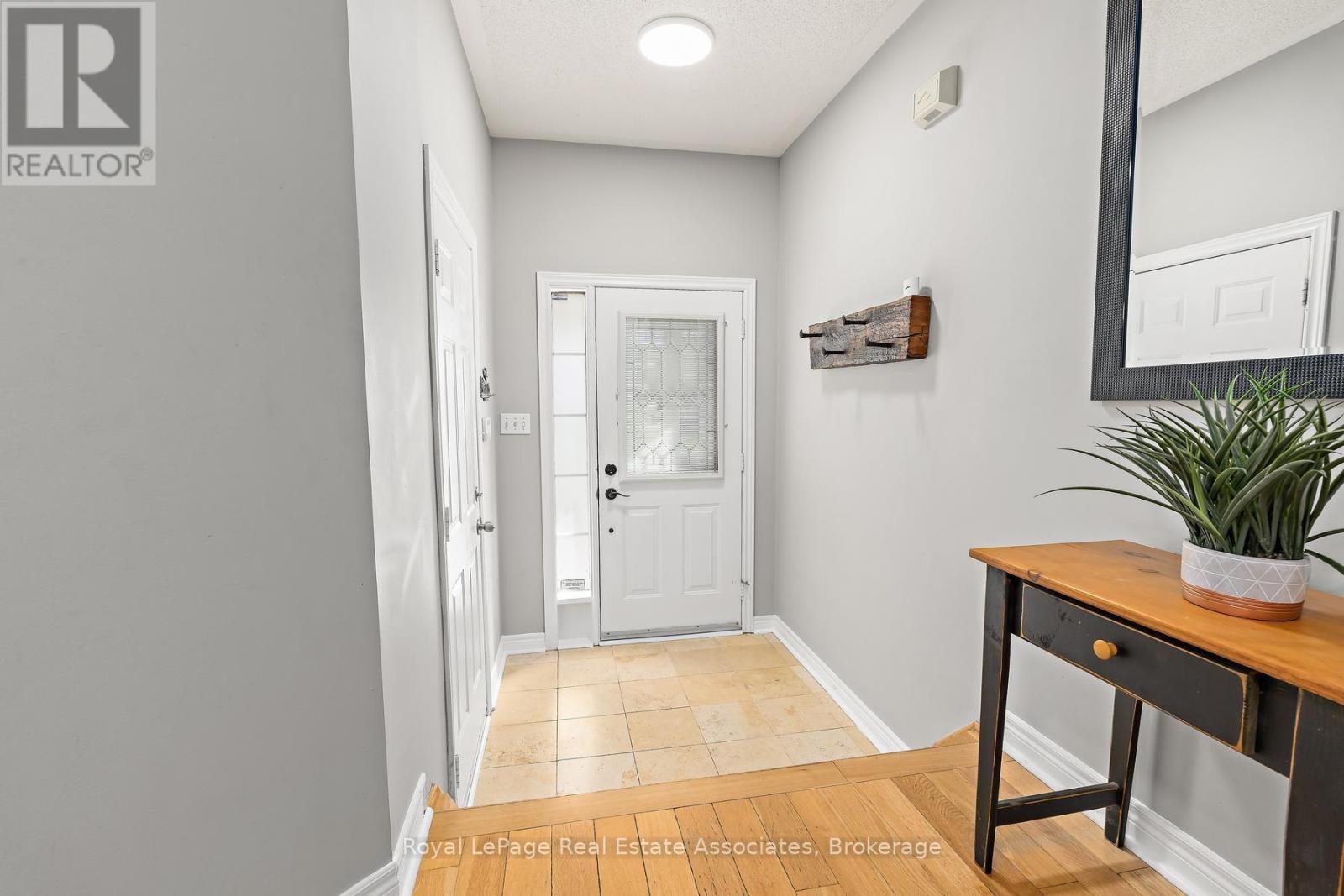 1069 Knotty Pine Grove, Mississauga, Ontario  L5W 1J6 - Photo 4 - W13753126