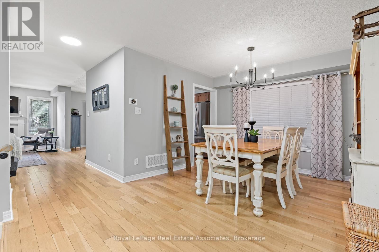 1069 Knotty Pine Grove, Mississauga, Ontario  L5W 1J6 - Photo 5 - W13753126