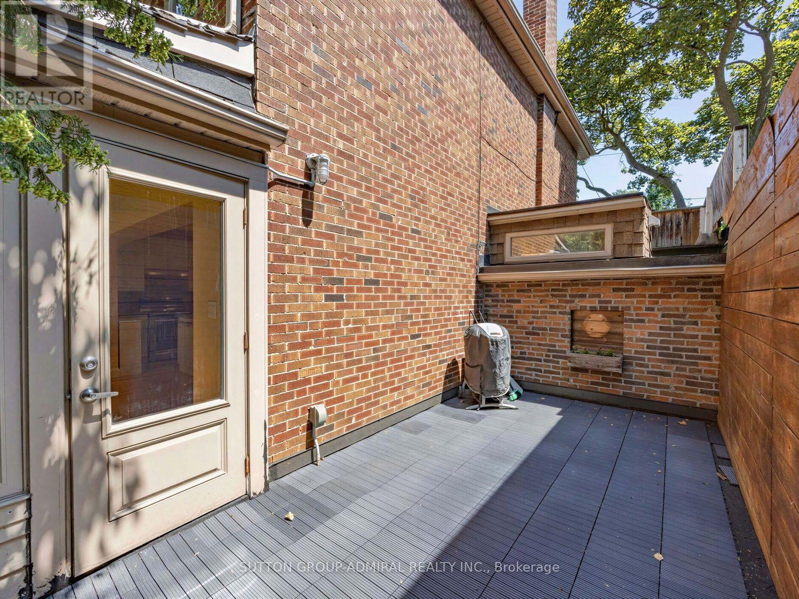 246 Ellis Avenue, Toronto, Ontario  M6S 2X2 - Photo 10 - W13753140