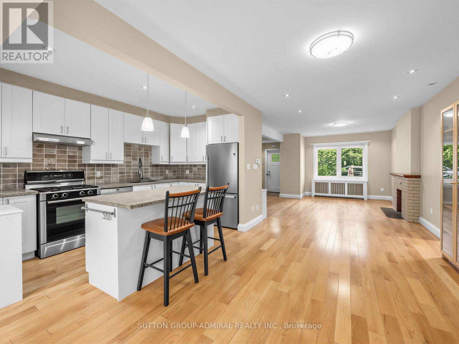 246 Ellis Avenue, Toronto, Ontario  M6S 2X2 - Photo 5 - W13753140