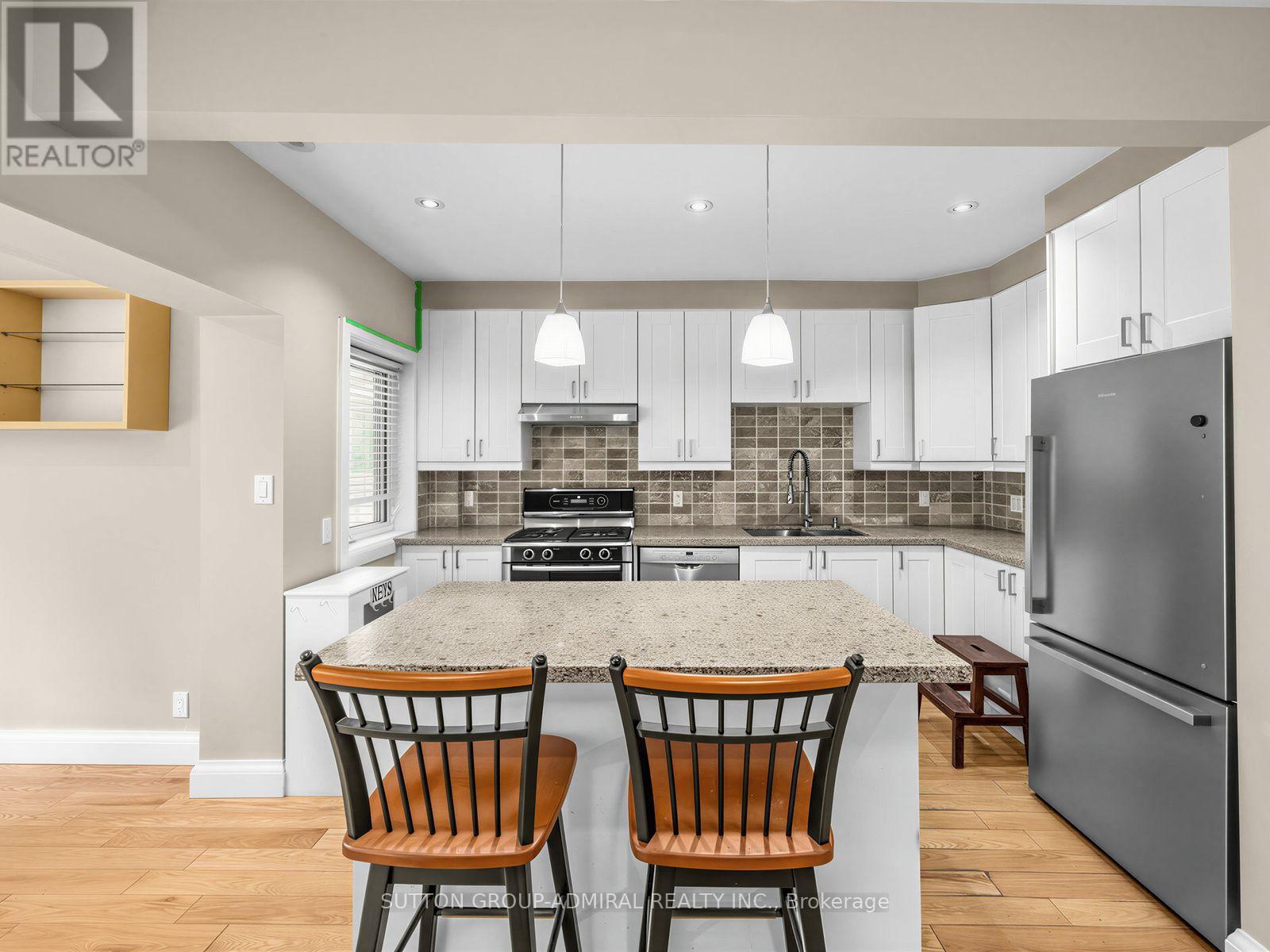 246 Ellis Avenue, Toronto, Ontario  M6S 2X2 - Photo 8 - W13753140
