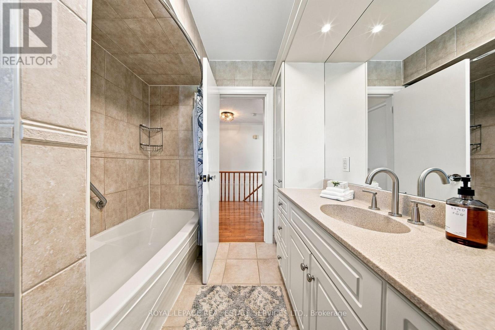 16 Oldham Road, Toronto, Ontario  M9A 2B7 - Photo 18 - W13753208