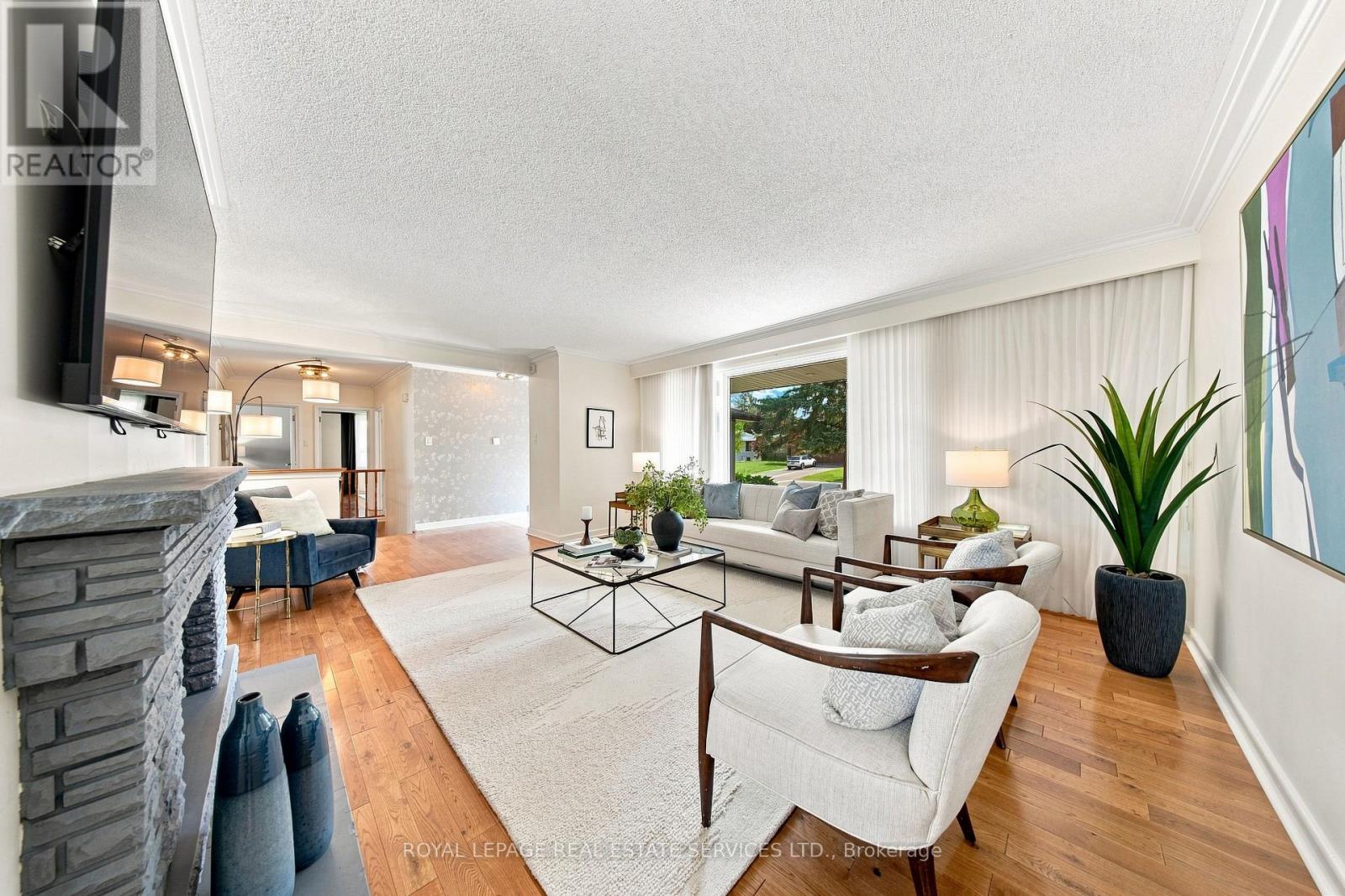 16 Oldham Road, Toronto, Ontario  M9A 2B7 - Photo 4 - W13753208