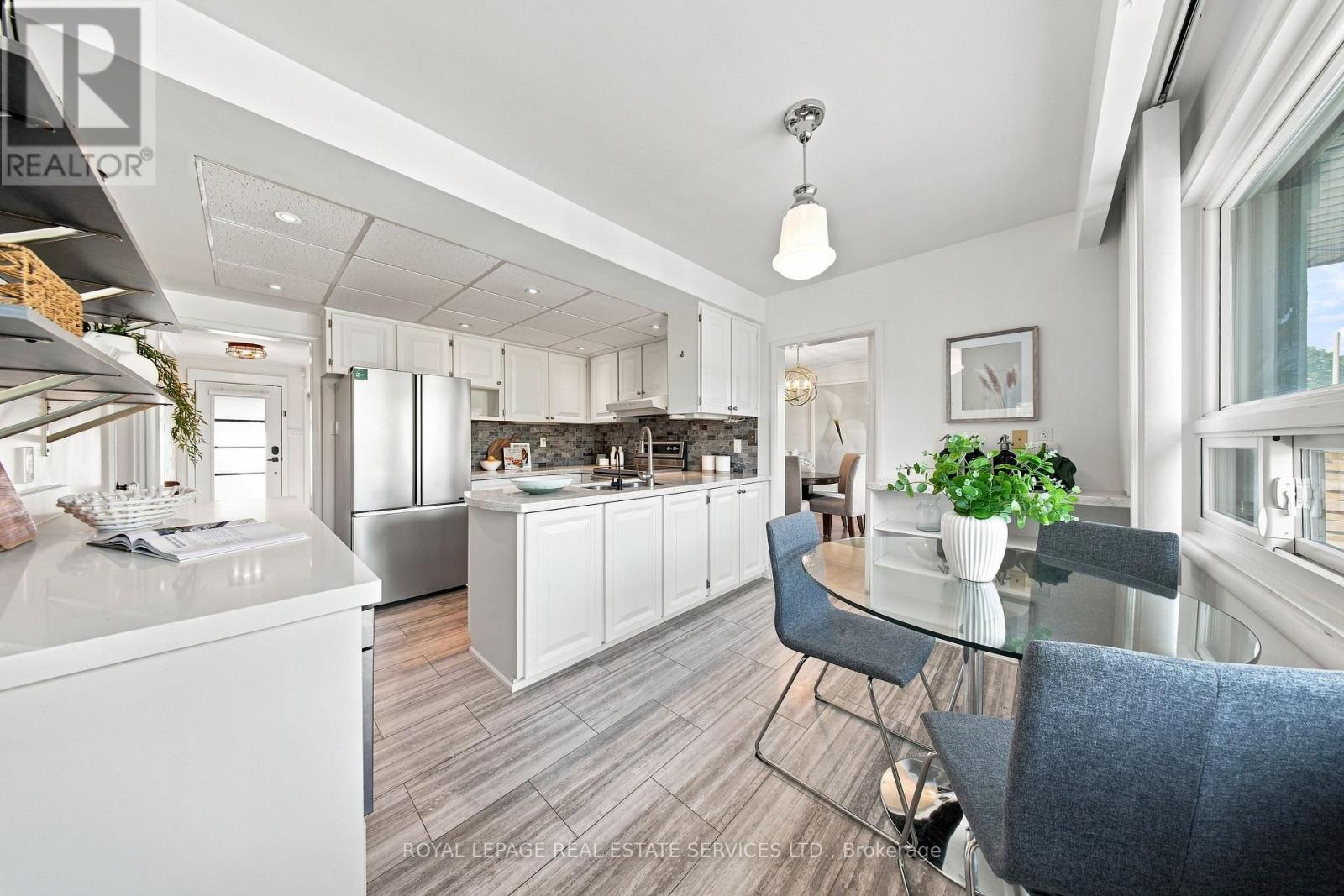 16 Oldham Road, Toronto, Ontario  M9A 2B7 - Photo 7 - W13753208